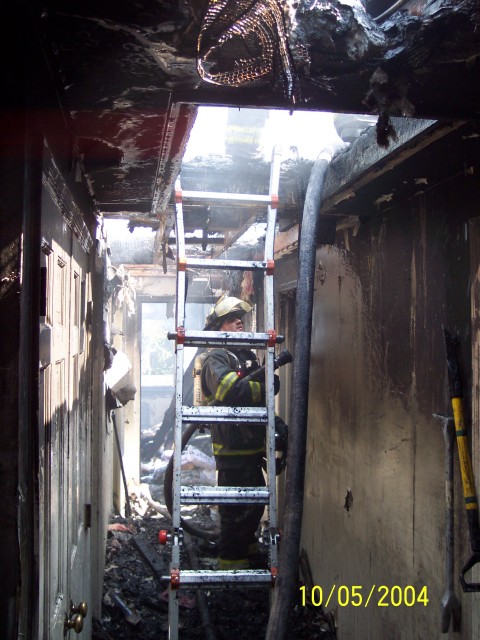 Peter Hagen stands by with the line - Armonk October 2004