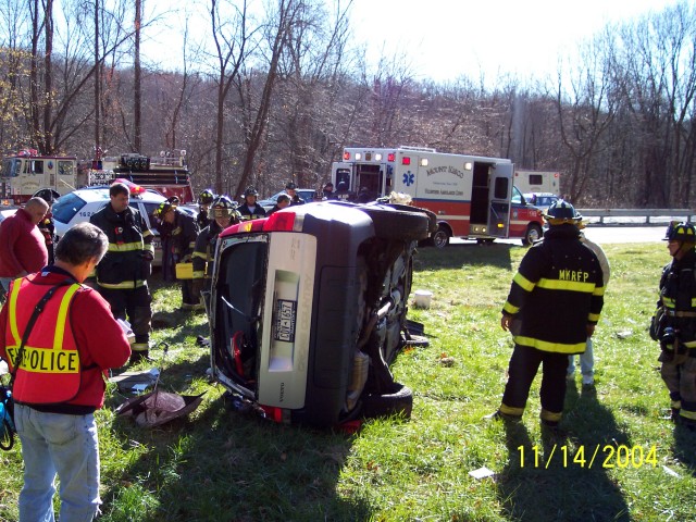 MKFD & MKVAC work single car roll over on Saw Mill River Parkway November 2004