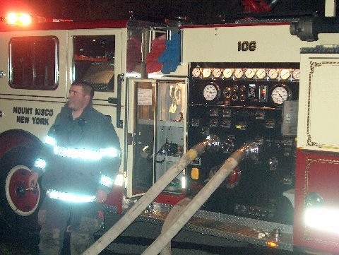Peter Hagen pumps E-106-working fire-Peck Road-12/2/06