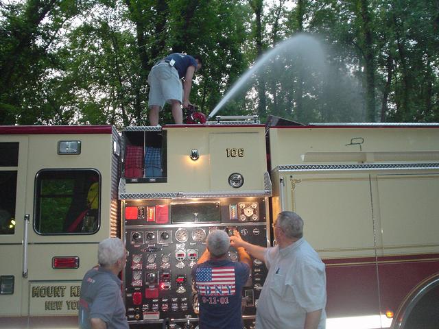 IFCO members operate E-106 at pumping drill. (6/25/09)